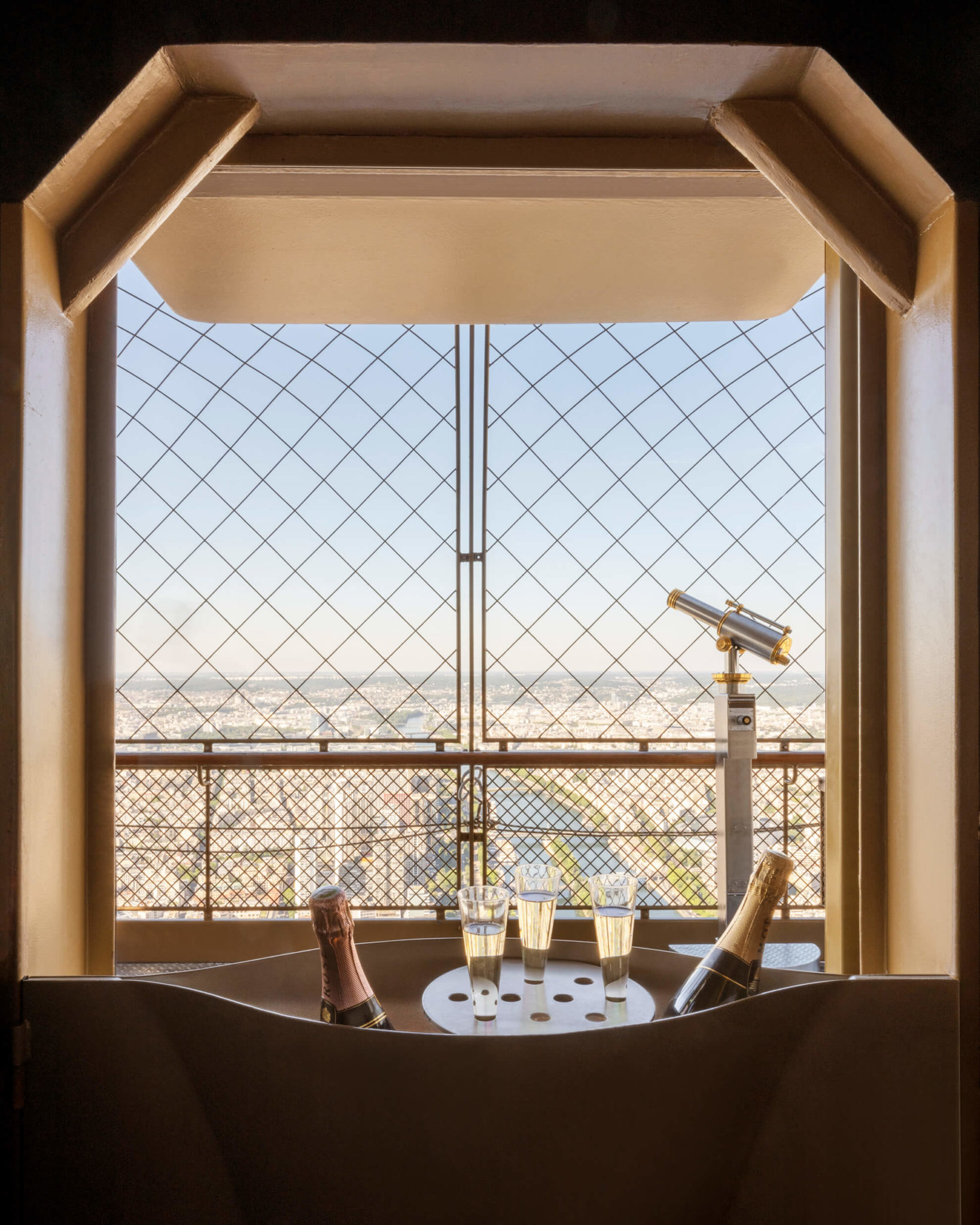 The Champagne bar at the Eiffel Tower RF Studio Agence de Design à Paris